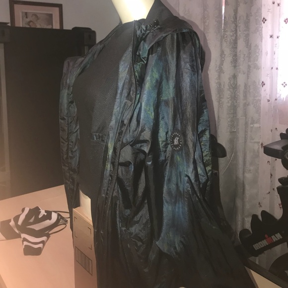 Cool windbreaker - Picture 3 of 6